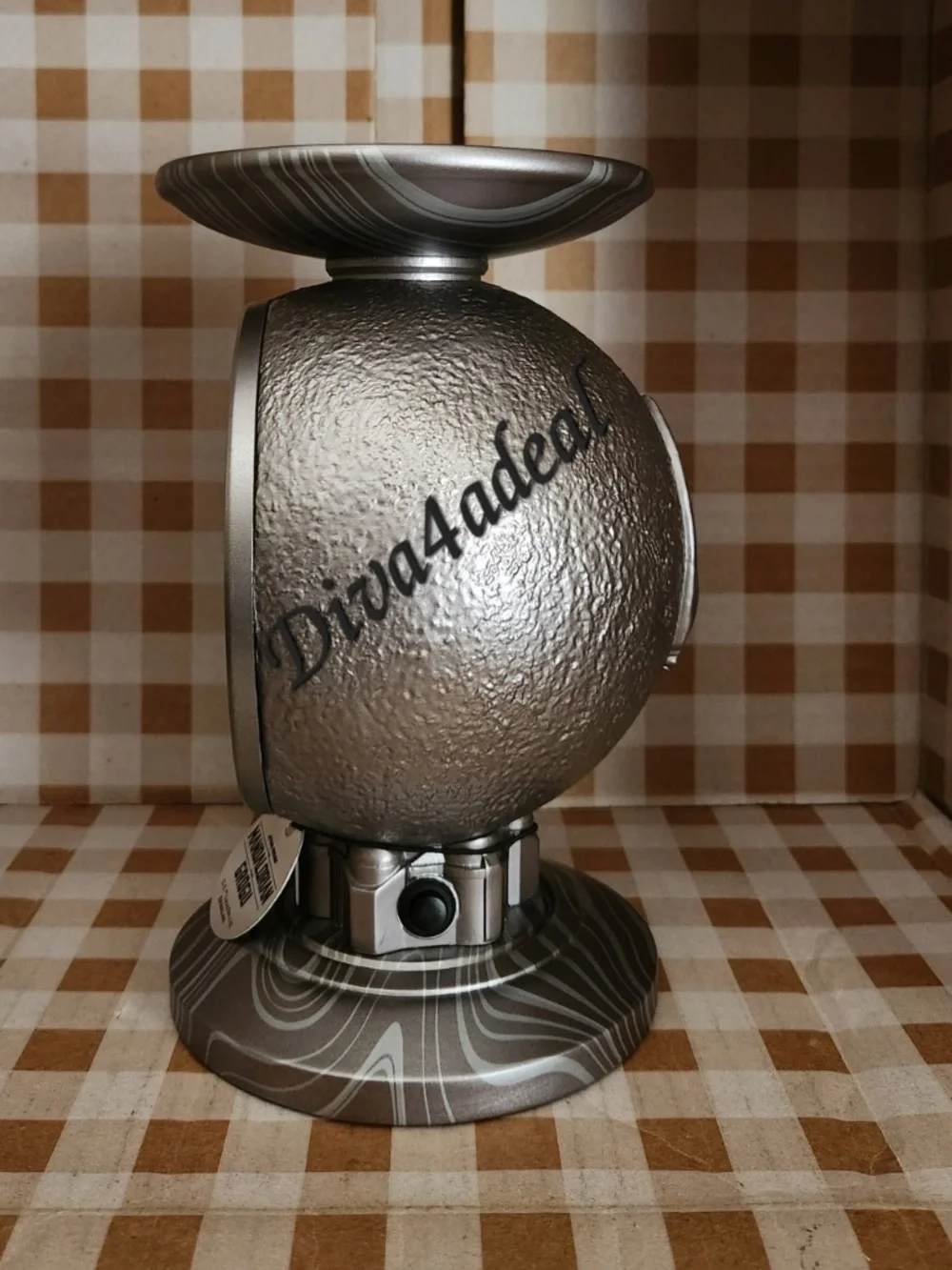 BBW STAR WARS The Mandalorian Light-Up Pedestal 3-Wick Candle Holder - Picture 3 of 6